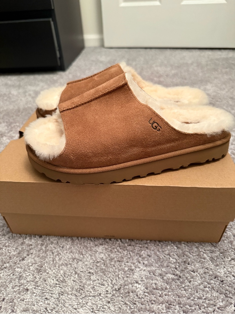 UGG Chestnut Greenport slides - Picture 2 of 3